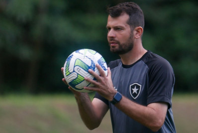 Botafogo anuncia contratação de preparador de goleiros ex-Athletico-PR e Cruzeiro