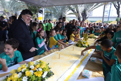 Aniversário de 69 anos de Volta Redonda reúne famílias na Praça Brasil