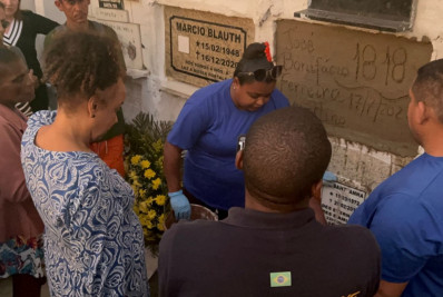 Corpo de José Bonifácio é enterrado sob muita emoção em Cabo Frio
