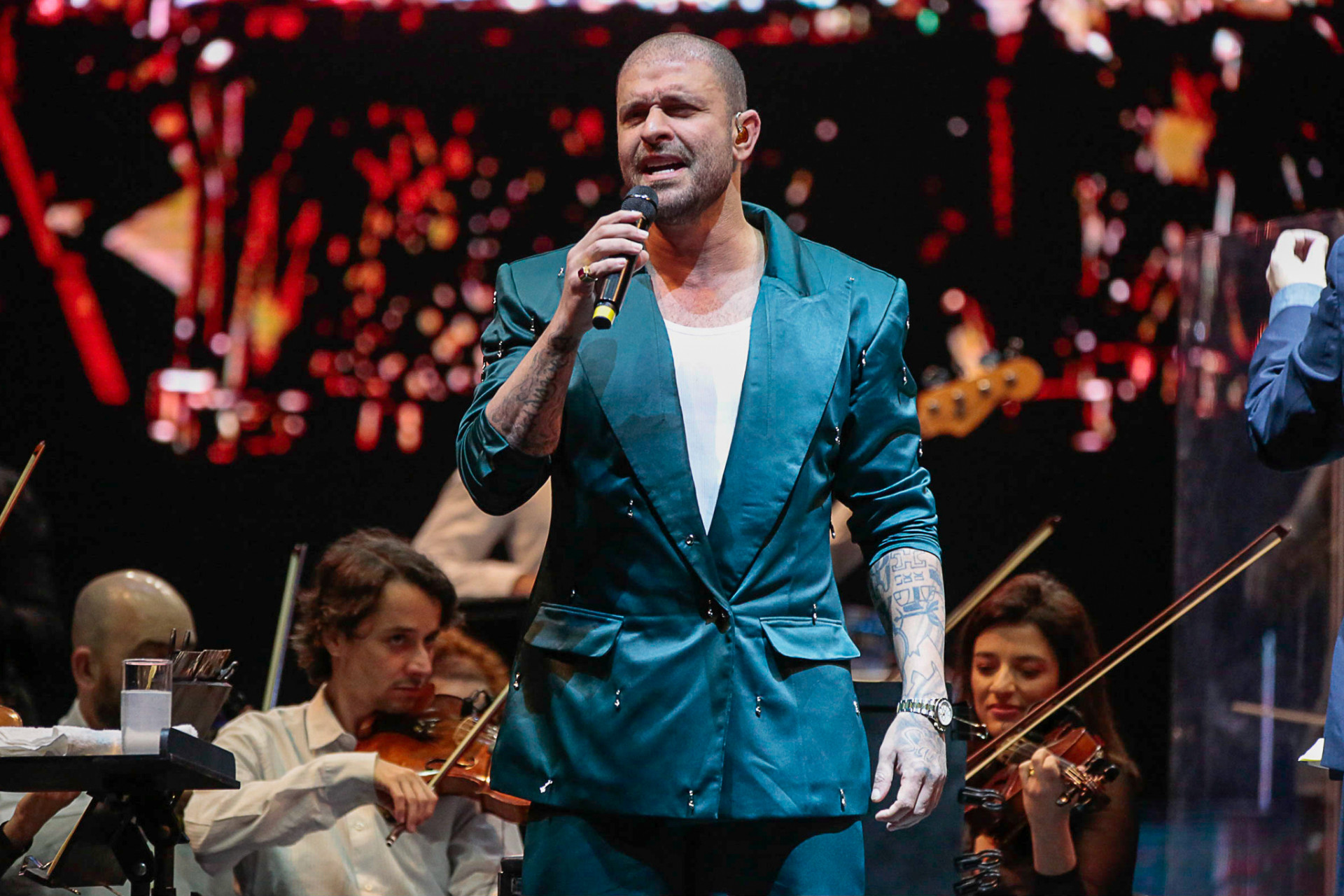 Diogo Nogueira se apresenta na Praia de Copacabana, na Zona Sul do Rio, neste domingo - Paulo Tauil / AgNews