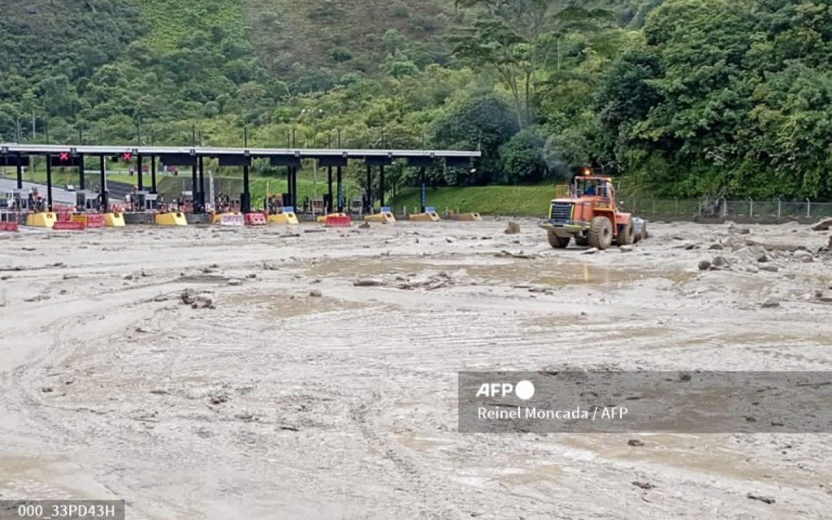 Deslizamento aconteceu perto de uma cabine de ped&aacute;gio - AFP