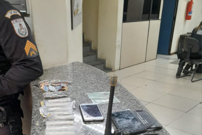 PM prende dupla com drogas em motos sem placas, na Água Limpa