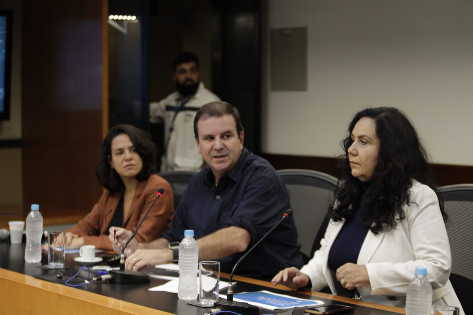 Na foto, secretária Municipal de Transportes, Maína Celidonio; prefeito do Rio, Eduardo Paes; e presidente da MOBI-Rio, Claudia Secin - Reginaldo Pimenta/Agência O Dia