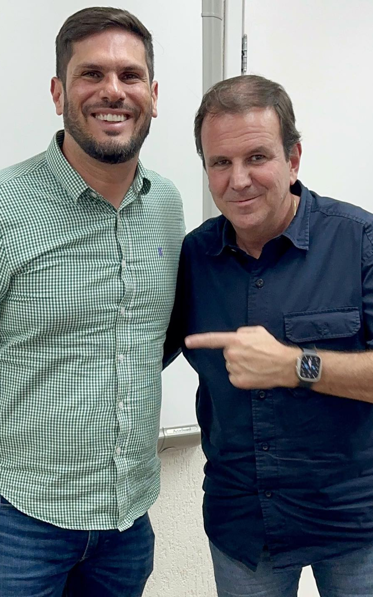 Novo secret&aacute;rio, Fl&aacute;vio Ganem posa com o prefeito Eduardo Paes - Divulga&ccedil;&atilde;o