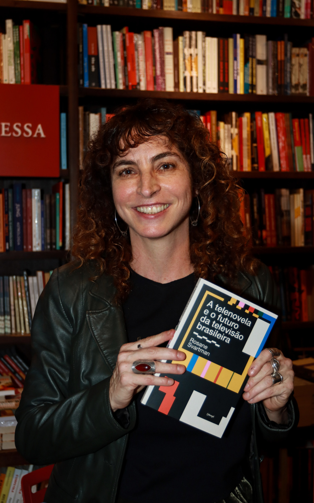 Rosana Svartman lança livro \'A telenovela e o futuro da televisão brasileira\'