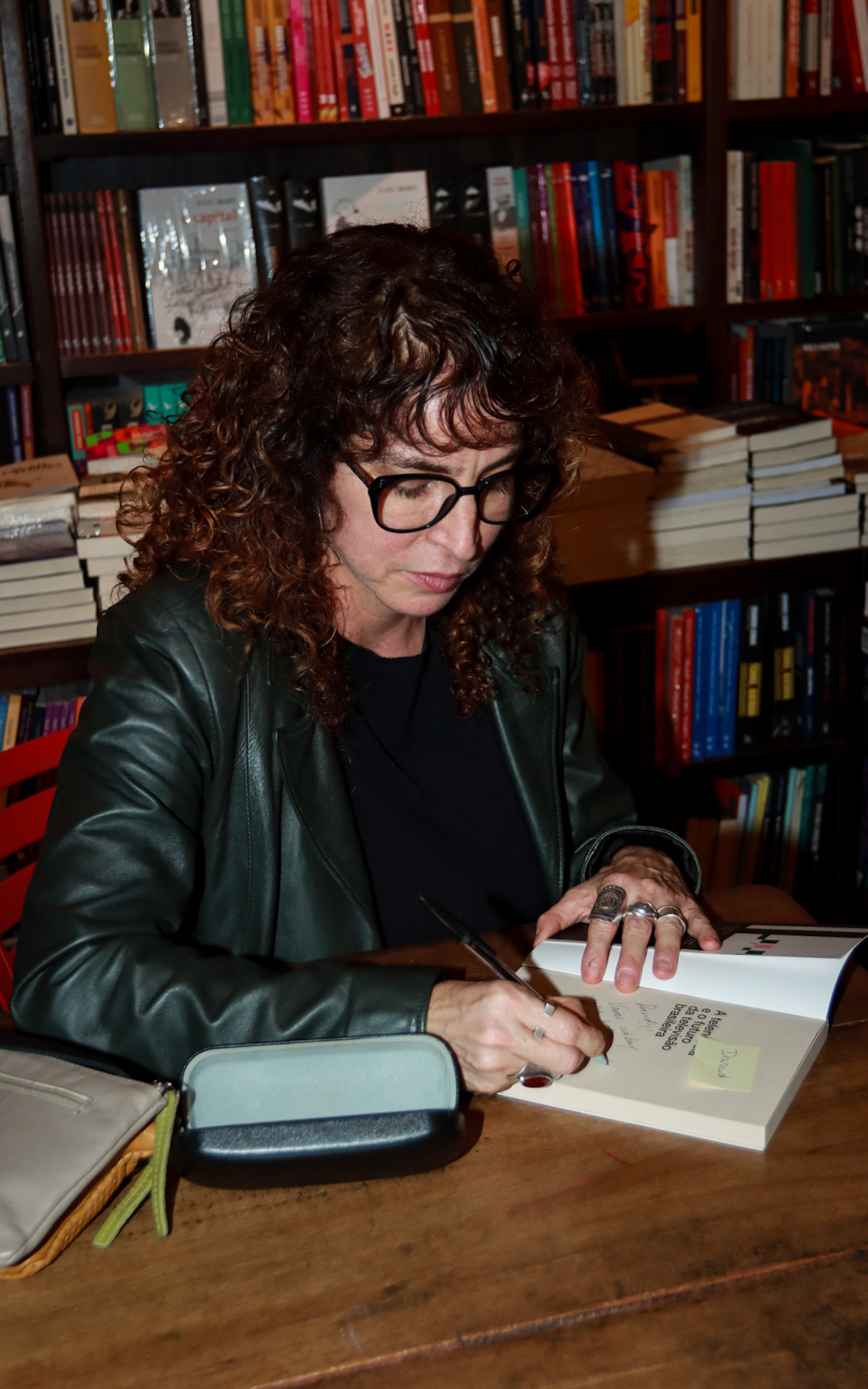 Rosana Svartman lança livro \'A telenovela e o futuro da televisão brasileira\'