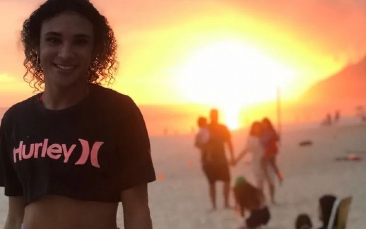 Nas redes sociais, Rebecca se apresenta como Transfluencer