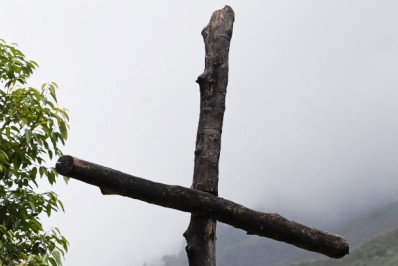 Mau tempo dificulta busca por sobreviventes de deslizamento de terra na Colômbia