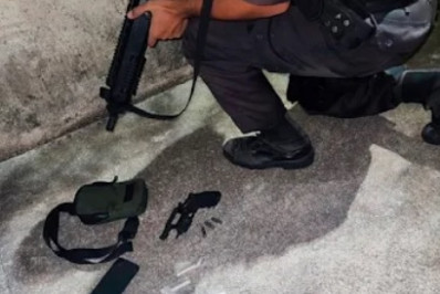 Dupla é presa suspeita de tráfico de drogas em Meriti