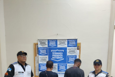 Homens são detidos por furto de mochila em Icaraí