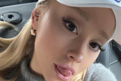 Após notícia de divórcio, Ariana Grande apaga fotos do casamento