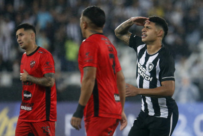 Com Gatito e outras novidades, Botafogo está escalado com time misto para enfrentar o Patronato