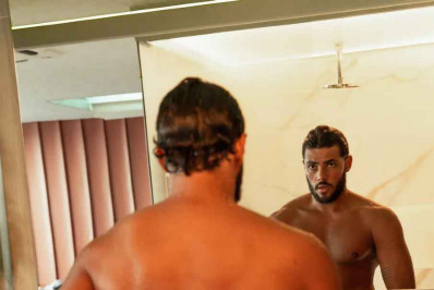 Galã global adere à plataforma de conteúdo adulto e fala sobre experiências