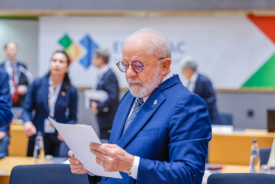 Lula retorna ao Brasil e já deve lidar com nova mudança ministerial