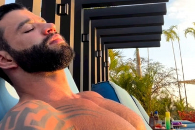 Gusttavo Lima sensualiza em vídeo sem camisa e recebe recado da esposa