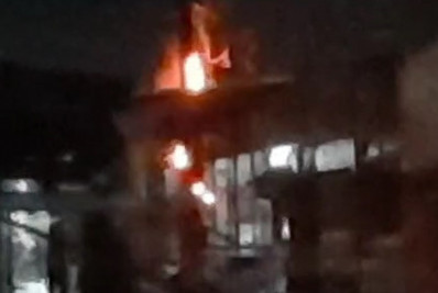 Poste pega fogo no Cajueiro, em Cabo Frio