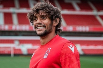 Com negociação com Claudinho travada, Flamengo faz nova consulta por Scarpa