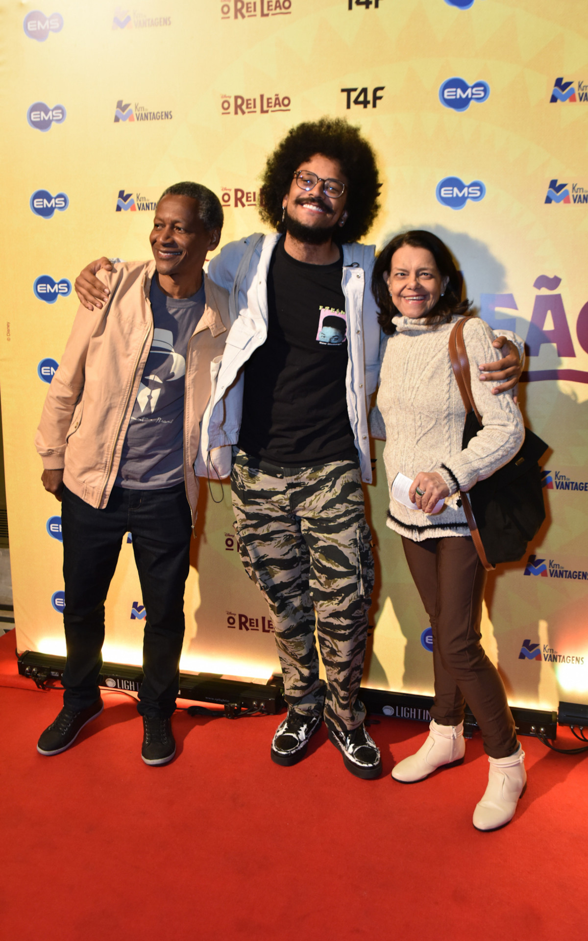 Ex-BBB João Pedrosa e os pais