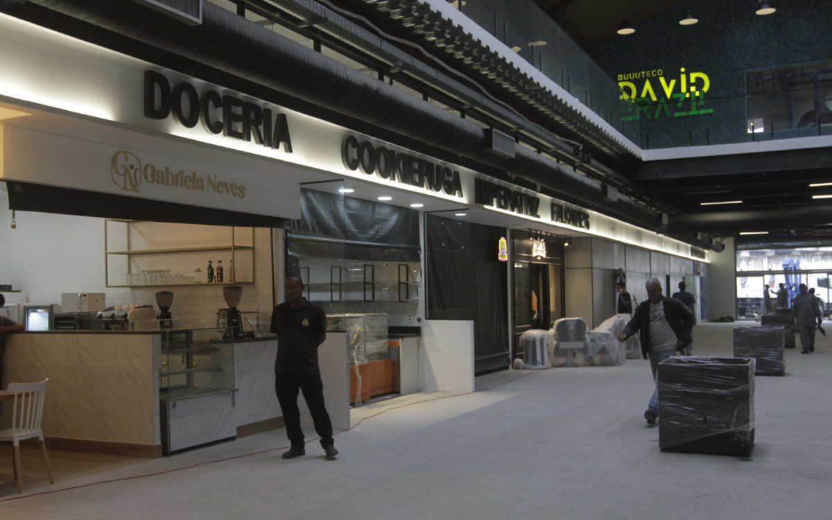 Lojistas est&atilde;o nos preparos finais para receber o p&uacute;blico no Mercado Municipal de Niter&oacute;i - Marcos Porto/Agencia O Dia