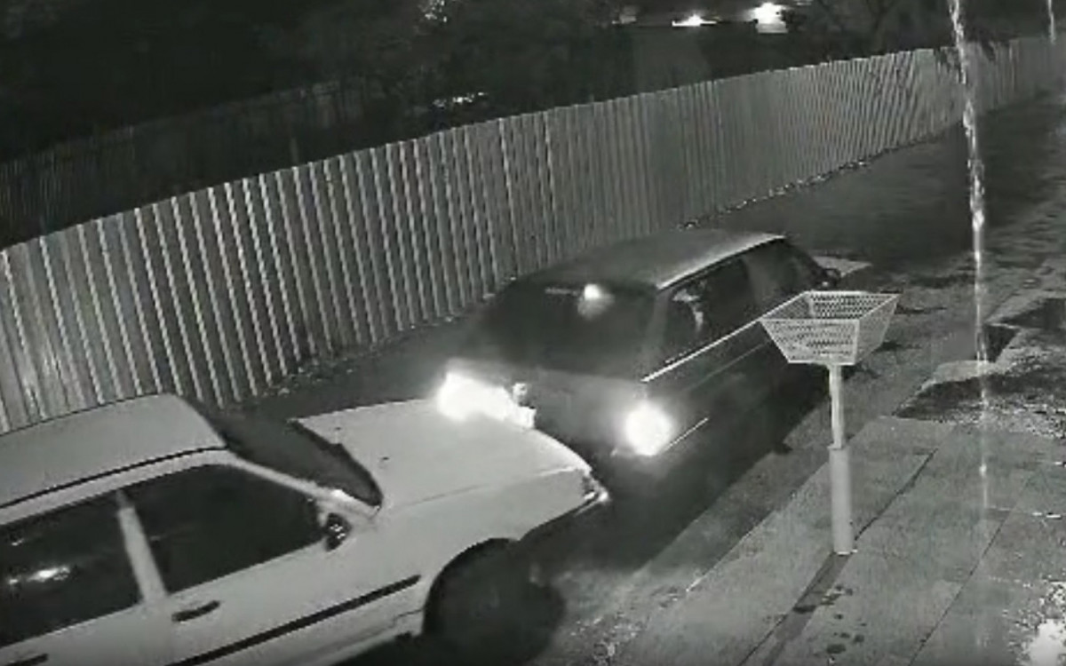 Bandidos usaram outro ve&iacute;culo para empurrar carro roubado 