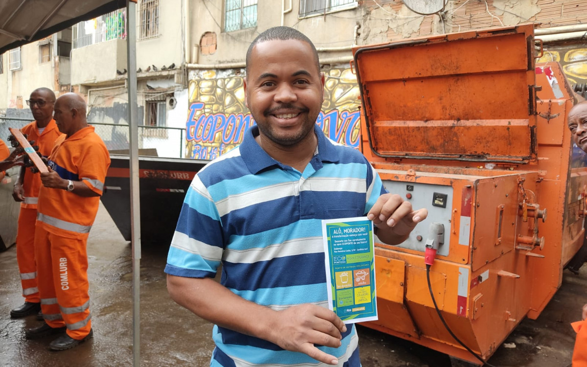 Na foto, Misaque Pacheco, dono do pr&eacute;dio vizinho ao ecoponto da Comunidade Nova Esperan&ccedil;a