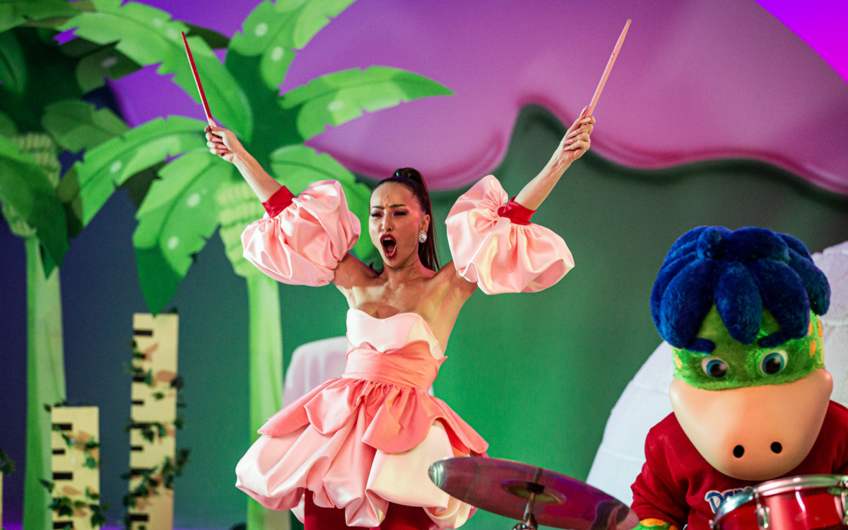 Sabrina Sato grava programa infantil em São Paulo