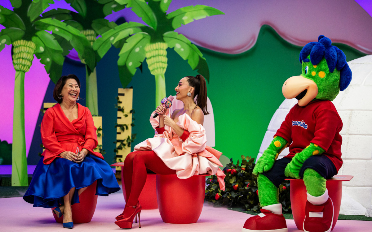 Sabrina Sato grava programa infantil em São Paulo