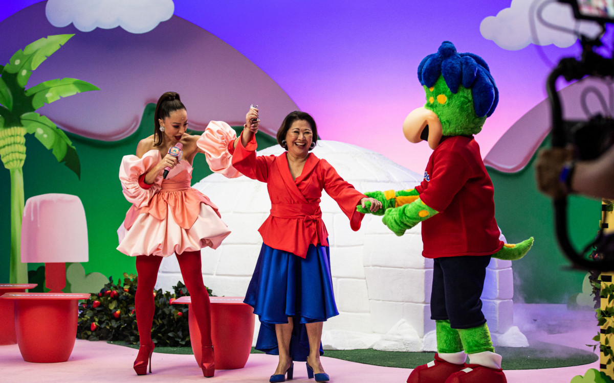 Sabrina Sato grava programa infantil em São Paulo