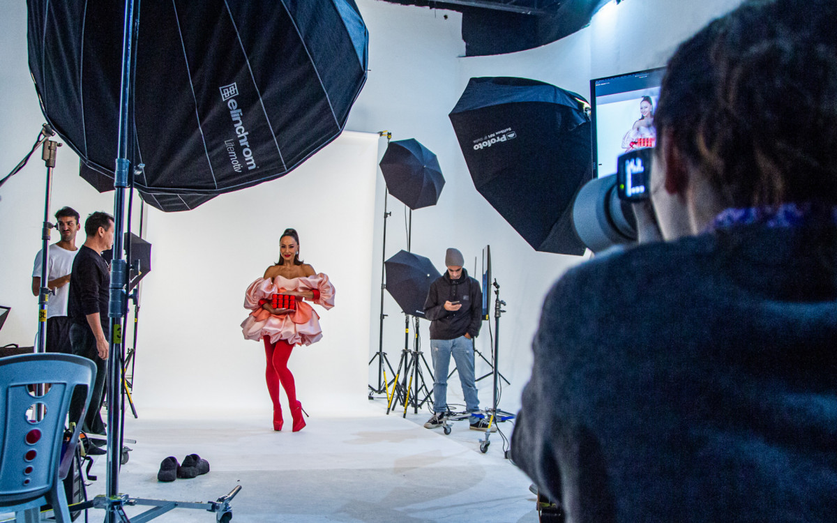Sabrina Sato grava programa infantil em São Paulo