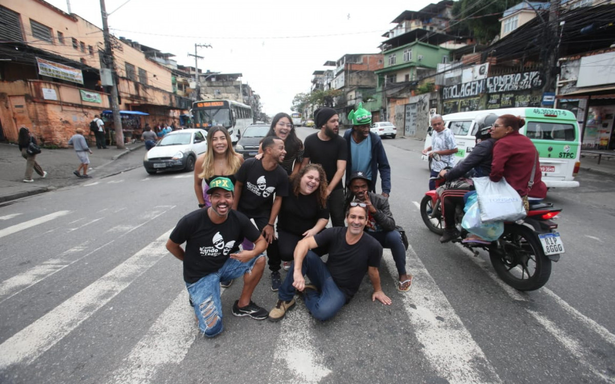 Companhia Contra Bando de Teatro & Outras Patifarias, do Complexo de Favelas do Alemão, completa 10 anos  - Cleber Mendes / Agência O Dia