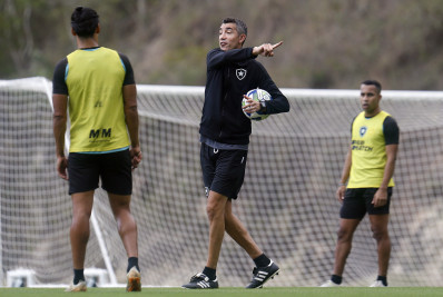 Sequência de jogos no Brasileiro e na Sul-Americana não preocupa nova comissão técnica do Botafogo