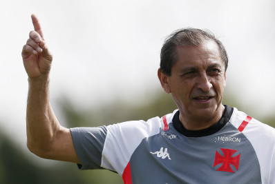 Com reforços e sem Serginho, Vasco divulga relacionados para enfrentar o Corinthians