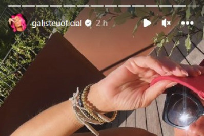 Adriane Galisteu aproveita dia de sol em Portugal