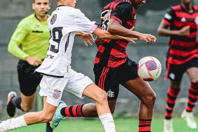 Com três títulos no ano, George explica fórmula vencedora do Flamengo na base: 'Queremos sempre o topo'