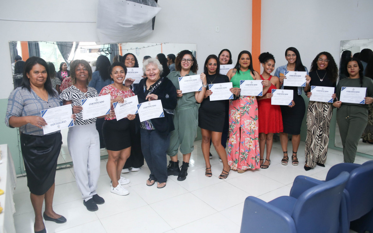 Mag&eacute; entrega certificados para alunos de cursos profissionalizantes - R&ocirc;mulo Barbosa/Divulga&ccedil;&atilde;o