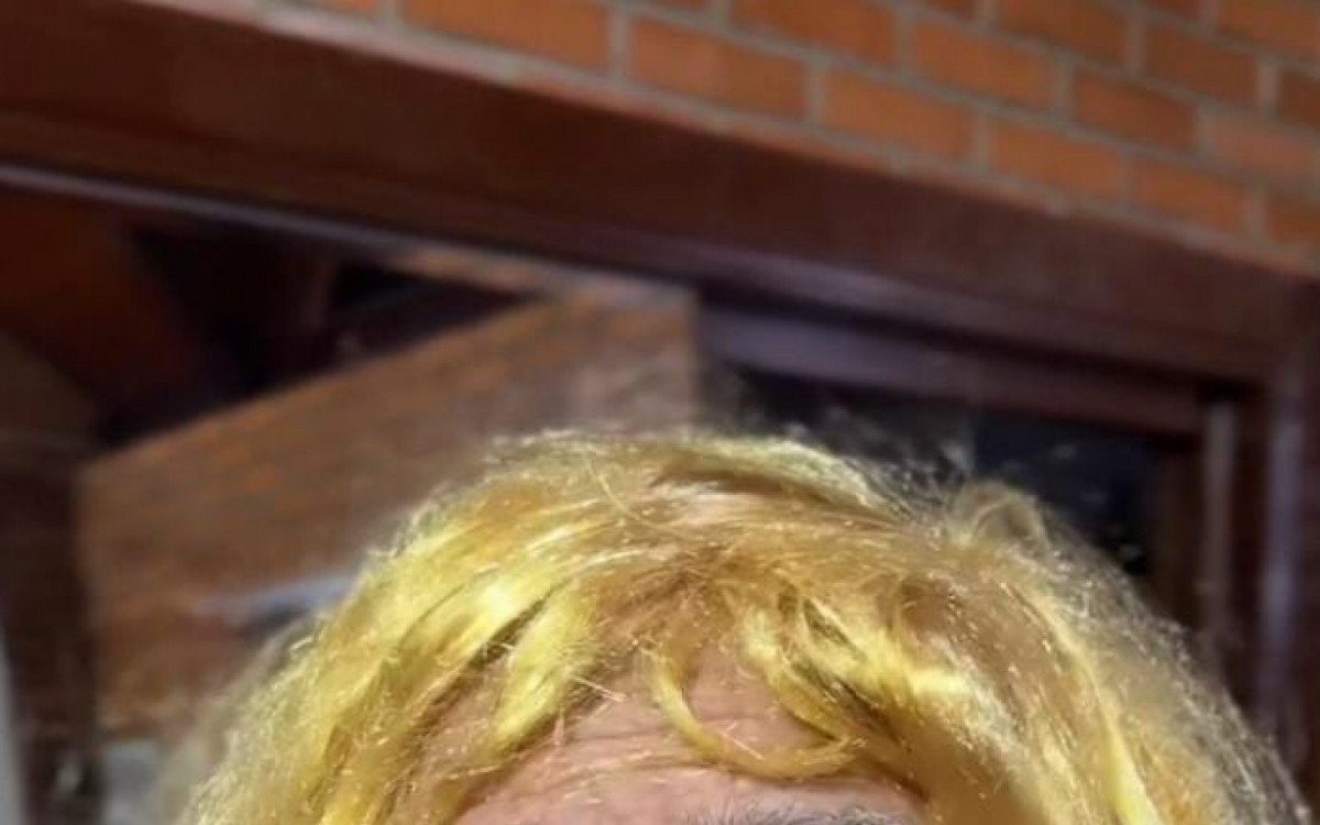 Ary Fontoura vestido de 'Vov&oacute; Barbie'