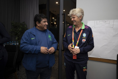 Presidente da CBF promete mais investimento no futebol feminino