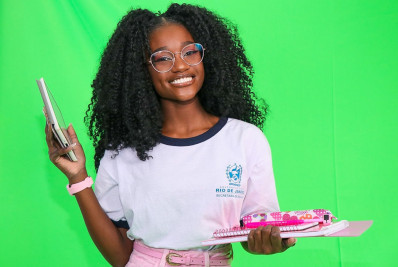 Rainha de Bateria da Beija-Flor e estudante de Nilópolis entra na brincadeira da Barbie