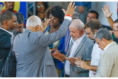 Lula faz esforço para se aproximar de evangélicos, que cobram explicações sobre Jean Wyllys