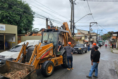 Defesa Civil de Cabo Frio demole loja com risco de desabamento no Jardim Esperança
