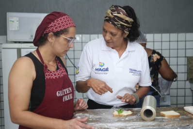 Magé entrega certificados para alunos de cursos profissionalizantes