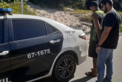 Homem com mandado de prisão por roubo majorado é capturado em Arraial do Cabo