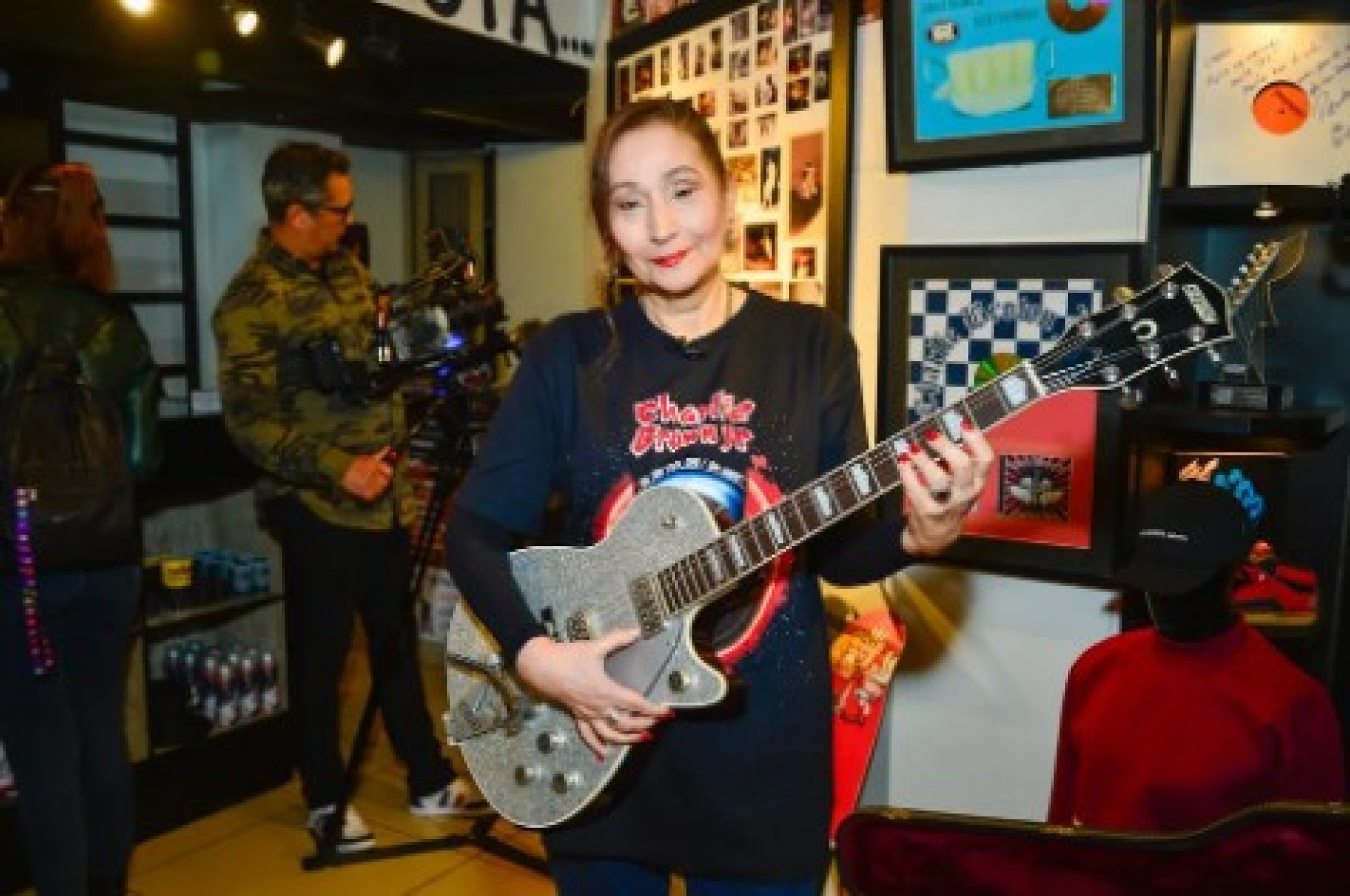 Sonia Abrão se emociona em exposição sobre Chorão - Eduardo Martins/Ag.News