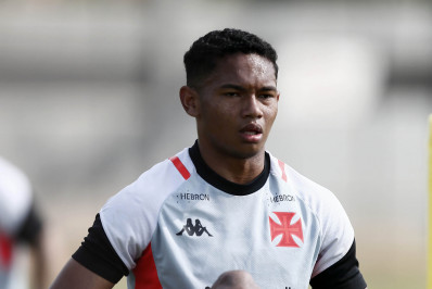 Atacante do Vasco viaja para assinar com clube europeu