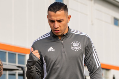 Sebastián Ferreira chega ao Rio para assinar com o Vasco e exalta Ramón Díaz: 'Estou emocionado'