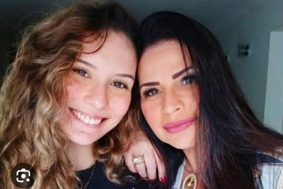 Solange Gomes se irrita por notícia sobre intimidade da Filha