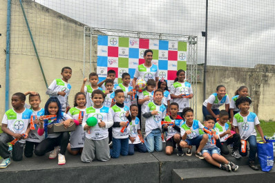 PH Ganso visita Projeto Craque do Amanhã na Bayer, em Belford Roxo