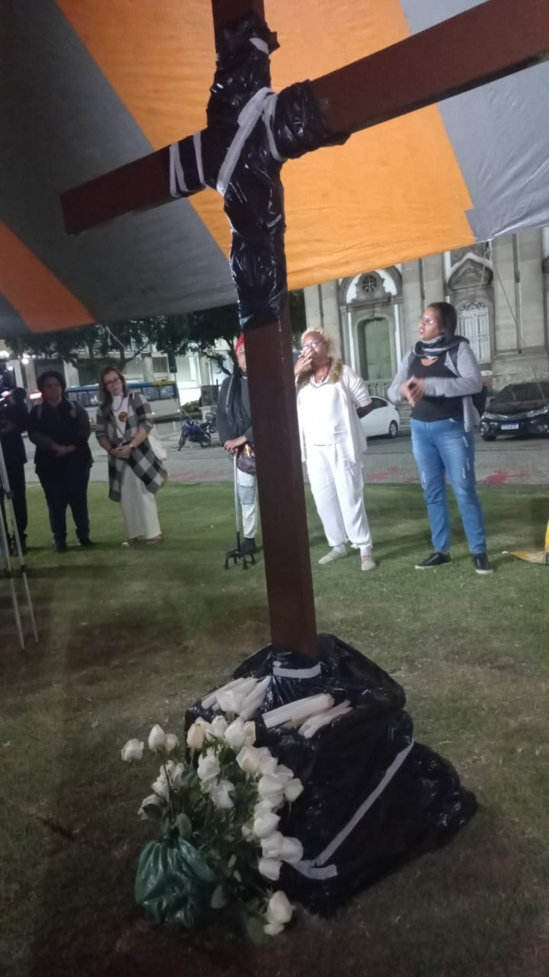 Fam&iacute;lias participaram da vig&iacute;lia com ora&ccedil;&otilde;es 