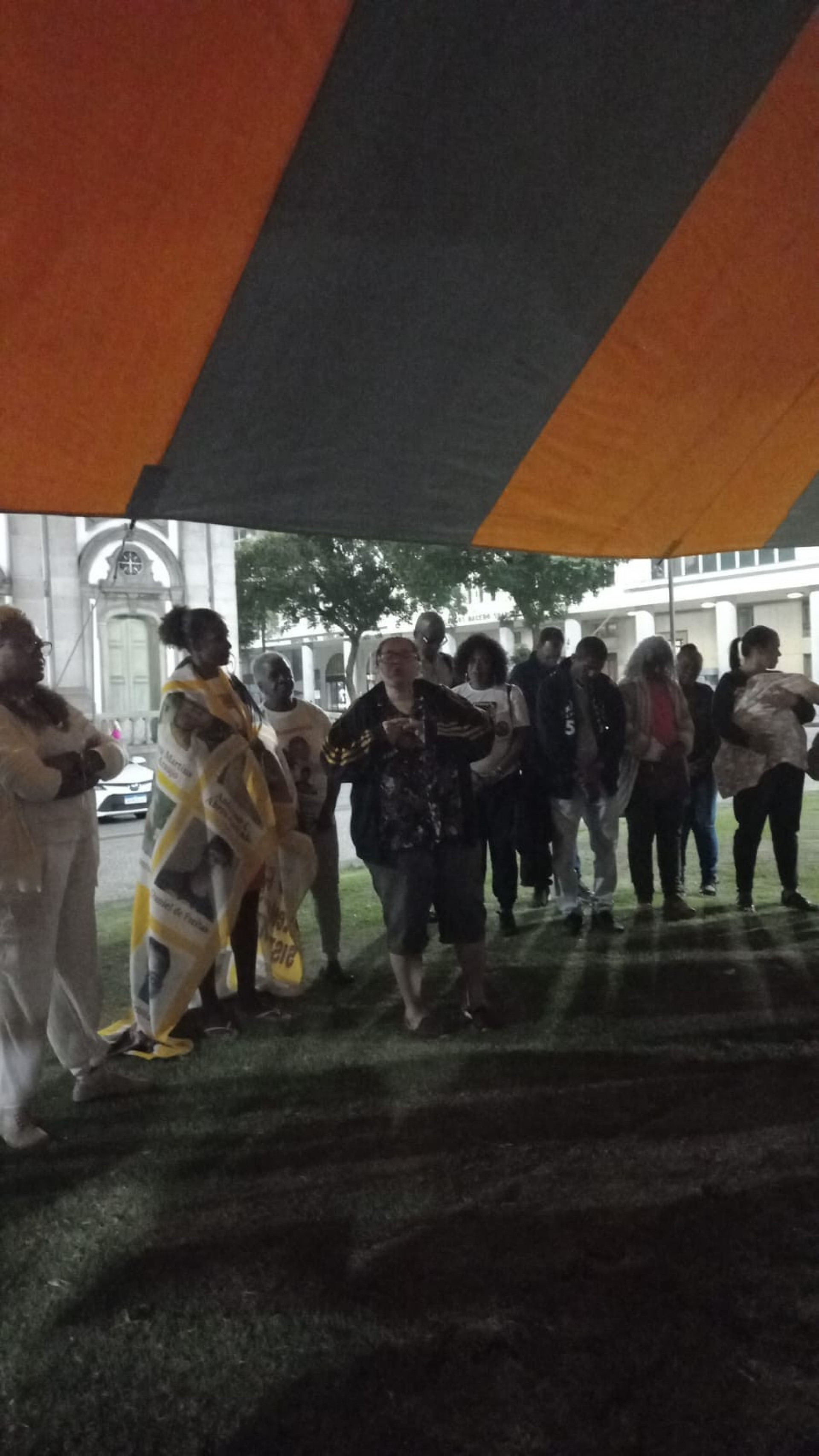 Fam&iacute;lias participaram da vig&iacute;lia com ora&ccedil;&otilde;es 