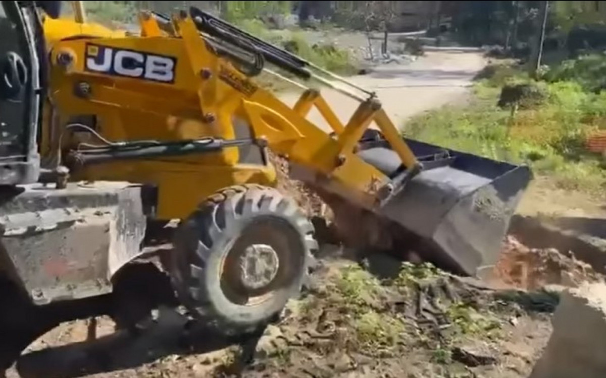 As barricadas atrapalhavam o deslocamento dos moradores e o acesso para as realiza&ccedil;&otilde;es de obras da Prefeitura